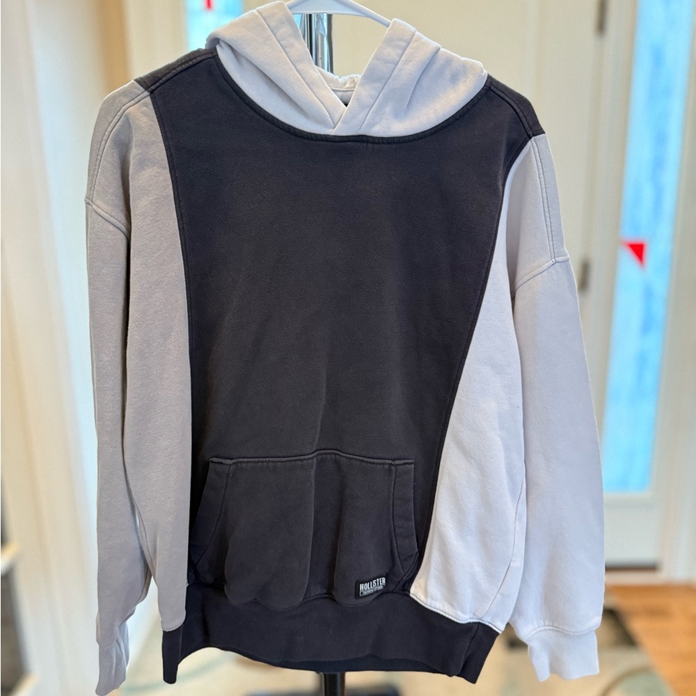 Hollister Men's Two-Tone Hoodie Sweater